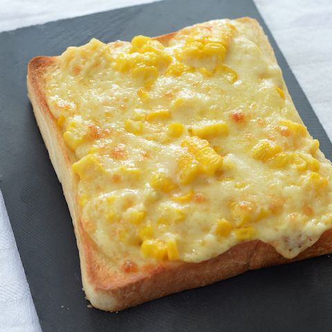 トウモロコシチーズトースト