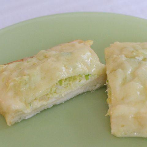 キャベツたっぷりチーズトースト
